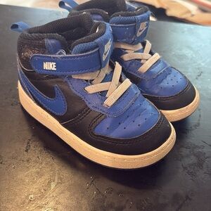 Nike Kids Sneakers in Blue and Black